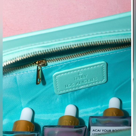 TRULY BEAUTY skincare travel pouch bag in MINT / TEAL color Vegan Leather - Picture 5 of 7